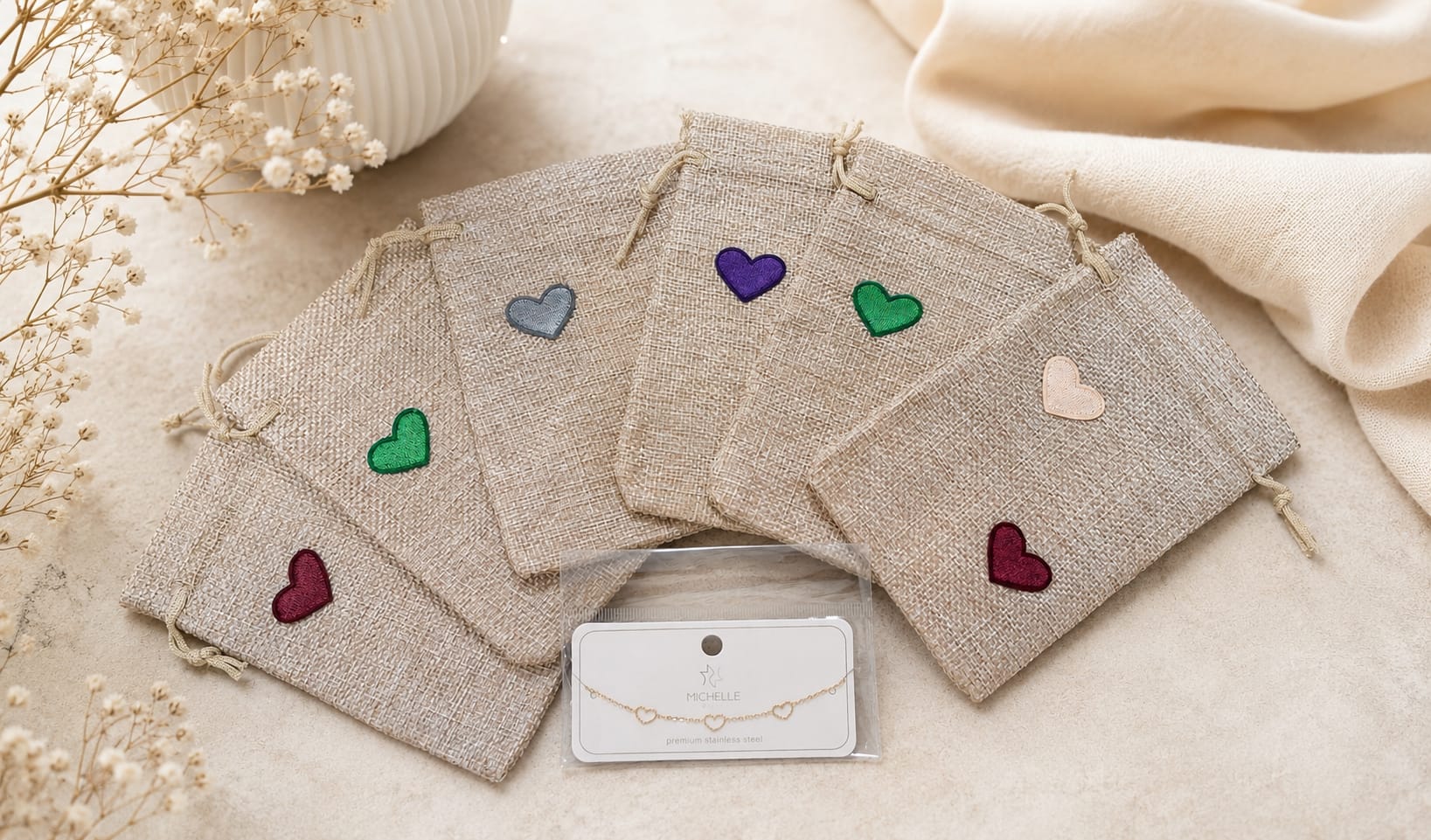 Lovely Hearts Armband Goudkleurig met Cadeauzakje - Afbeelding 3